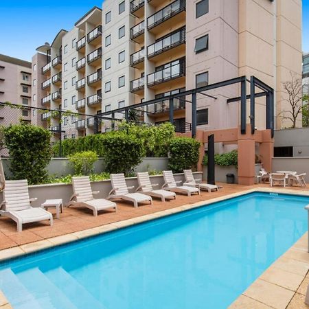 Lovely City Apartment With Private Courtyard, Pool, Free Parking, Gym Perth Eksteriør billede