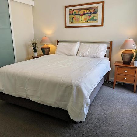 Lovely City Apartment With Private Courtyard, Pool, Free Parking, Gym Perth Eksteriør billede