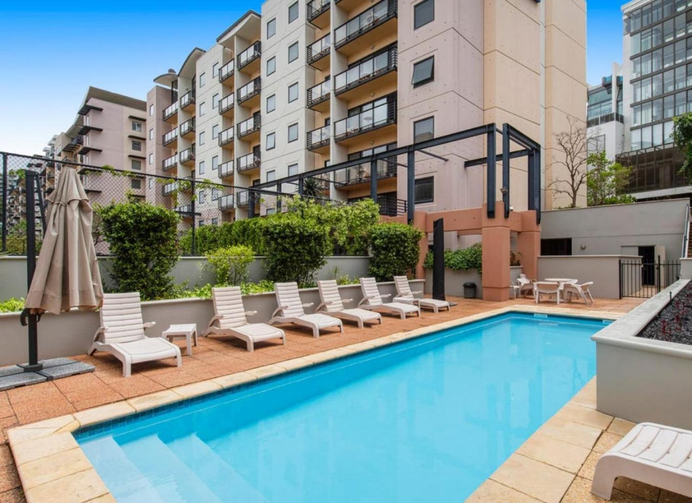 Lovely City Apartment With Private Courtyard, Pool, Free Parking, Gym Perth Eksteriør billede