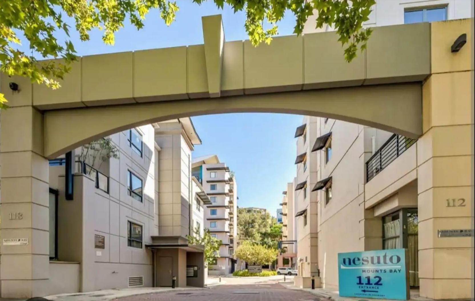 Lovely City Apartment With Private Courtyard, Pool, Free Parking, Gym Perth Eksteriør billede