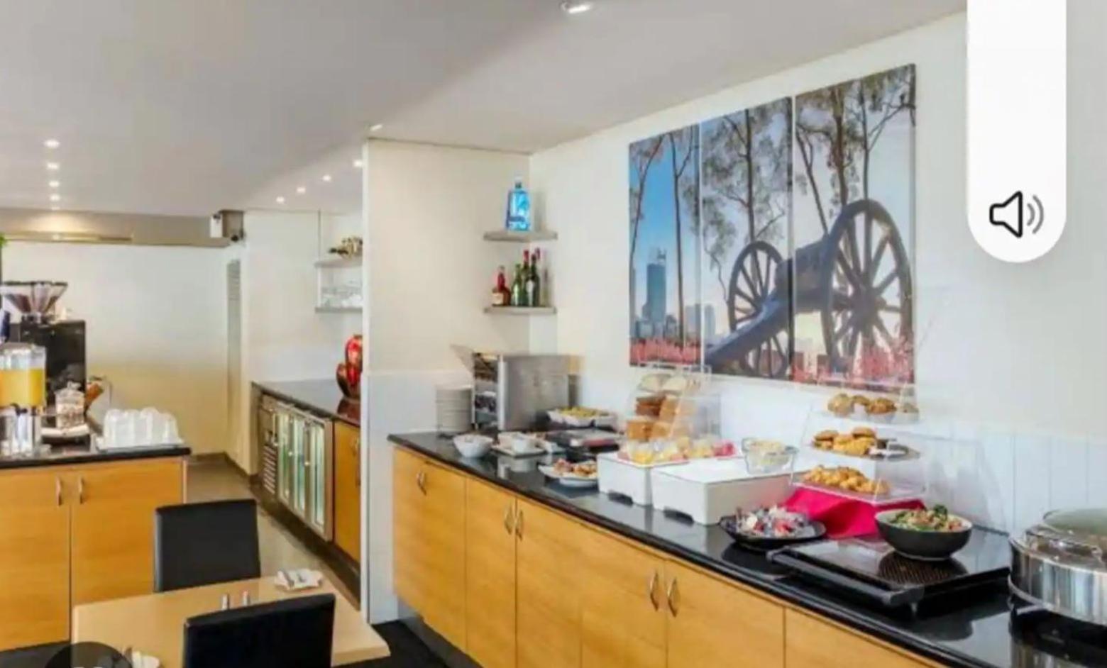 Lovely City Apartment With Private Courtyard, Pool, Free Parking, Gym Perth Eksteriør billede