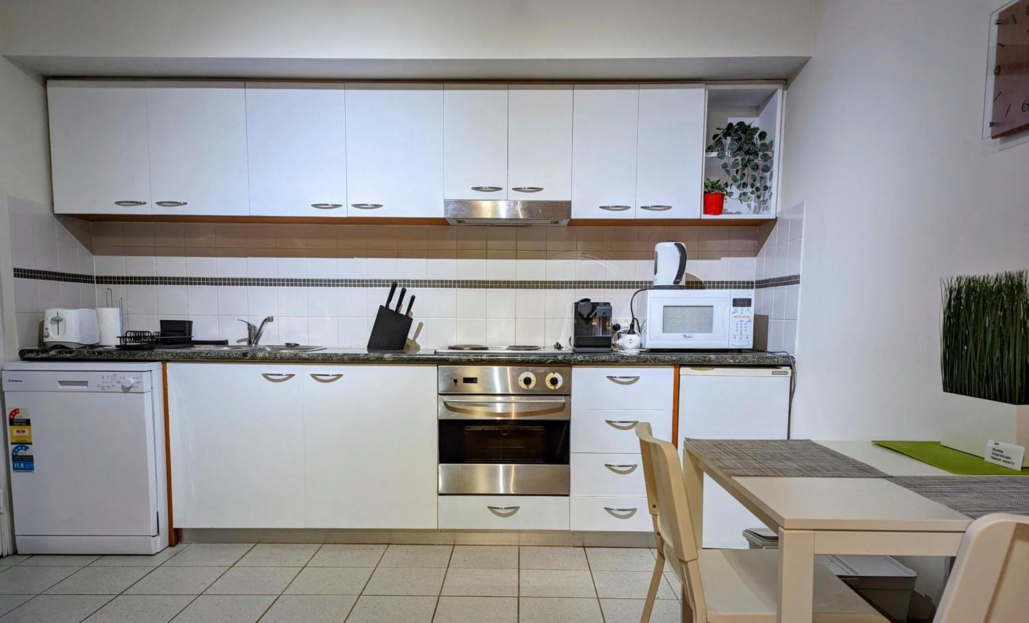 Lovely City Apartment With Private Courtyard, Pool, Free Parking, Gym Perth Eksteriør billede