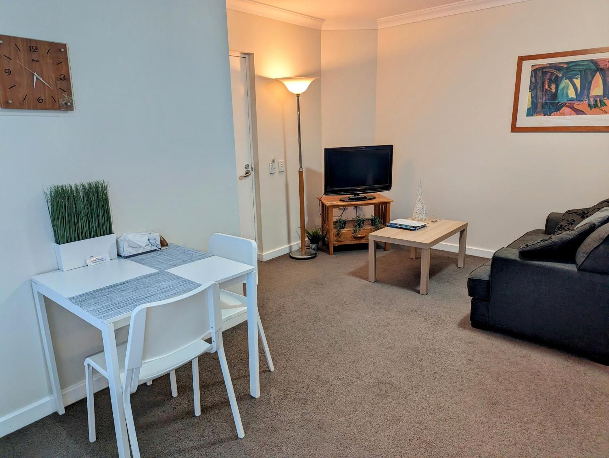 Lovely City Apartment With Private Courtyard, Pool, Free Parking, Gym Perth Eksteriør billede